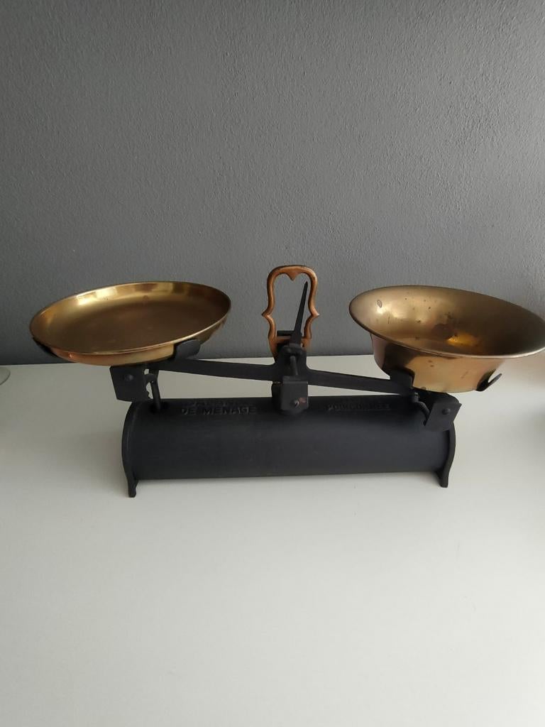 Brocante antieke weegschaal, Witgoed en Apparatuur, Weegschalen, Ophalen of Verzenden, 500 gram of grover, Personenweegschaal