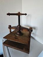 Oude gietijzeren pers - draaimechanisme zit vast, Ophalen