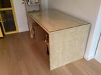 IKEA Bureau met glazen bovenplaat - Zo goed als nieuw, Huis en Inrichting, Bureaus, Ophalen, Zo goed als nieuw, Bureau