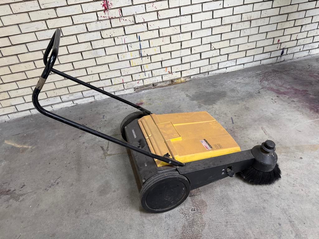 Kärcher Veegmachine KM 700 - Handige en efficiënte veger, Tuin en Terras, Veegmachines, Ophalen, Gebruikt