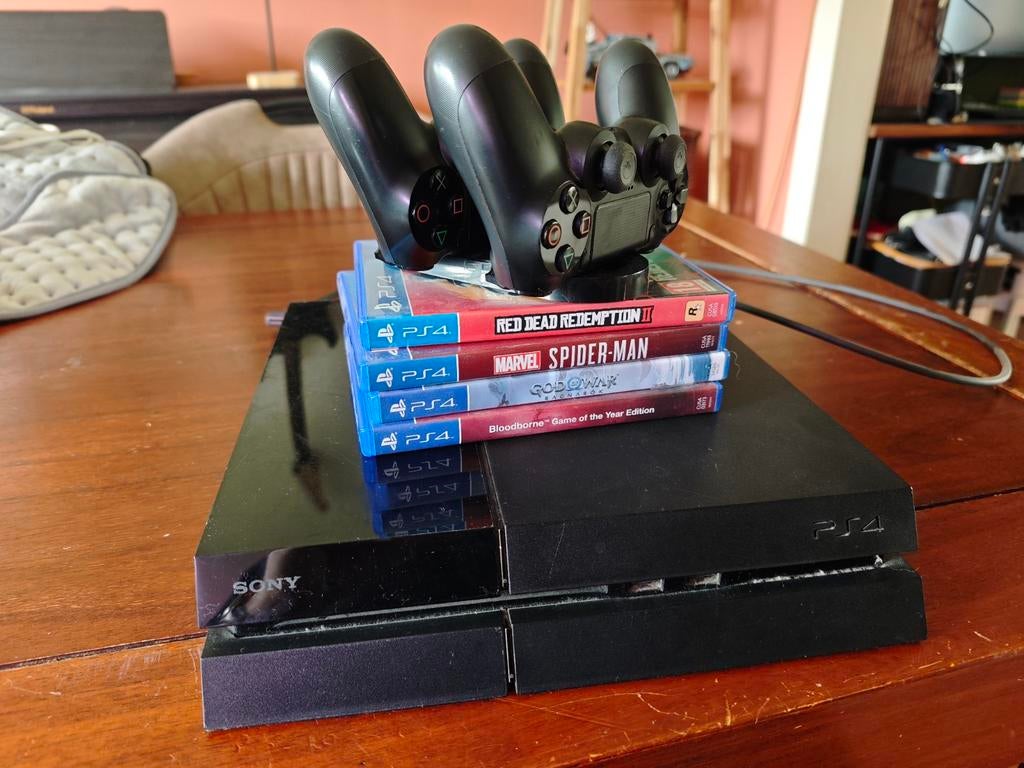 PlayStation 4, 2 controllersRDR2, Spider-Man, GoW, Bloodborn, Gebruikt, Vanaf 18 jaar, 1 speler, Ophalen