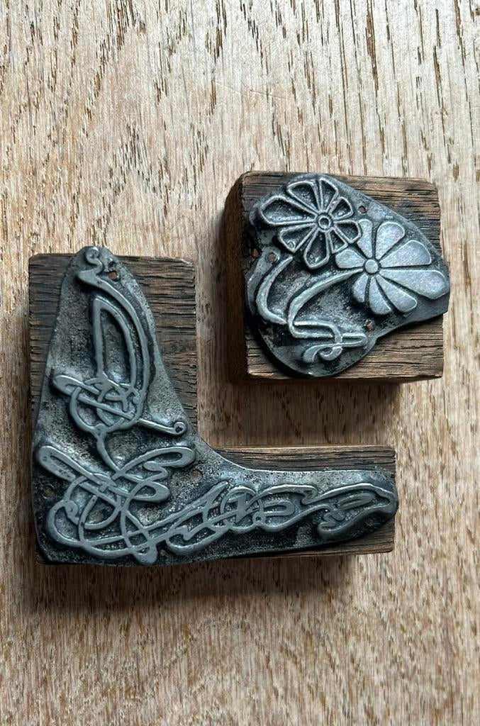 2 stempels Art Nouveau Jugendstil, Hobby en Vrije tijd, Stempelen, Ophalen of Verzenden, Zo goed als nieuw, Houten stempel