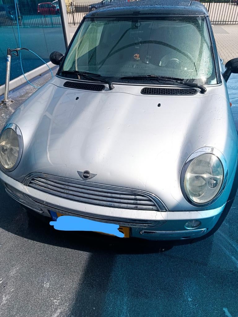 Mini mini 2002 met dakraam en geblindeerde ramen, Ophalen, Mini