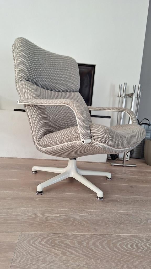 Artifort F154 stoel in wit grijze stof, Huis en Inrichting, Fauteuils, Ophalen, 75 tot 100 cm, Stof