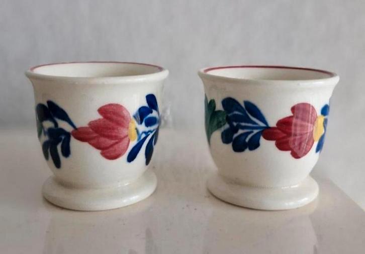 Twee Boerenbont eierdopjes, Huis en Inrichting, Keuken | Servies, Zo goed als nieuw, Overige typen, Boerenbont, Aardewerk, Ophalen of Verzenden