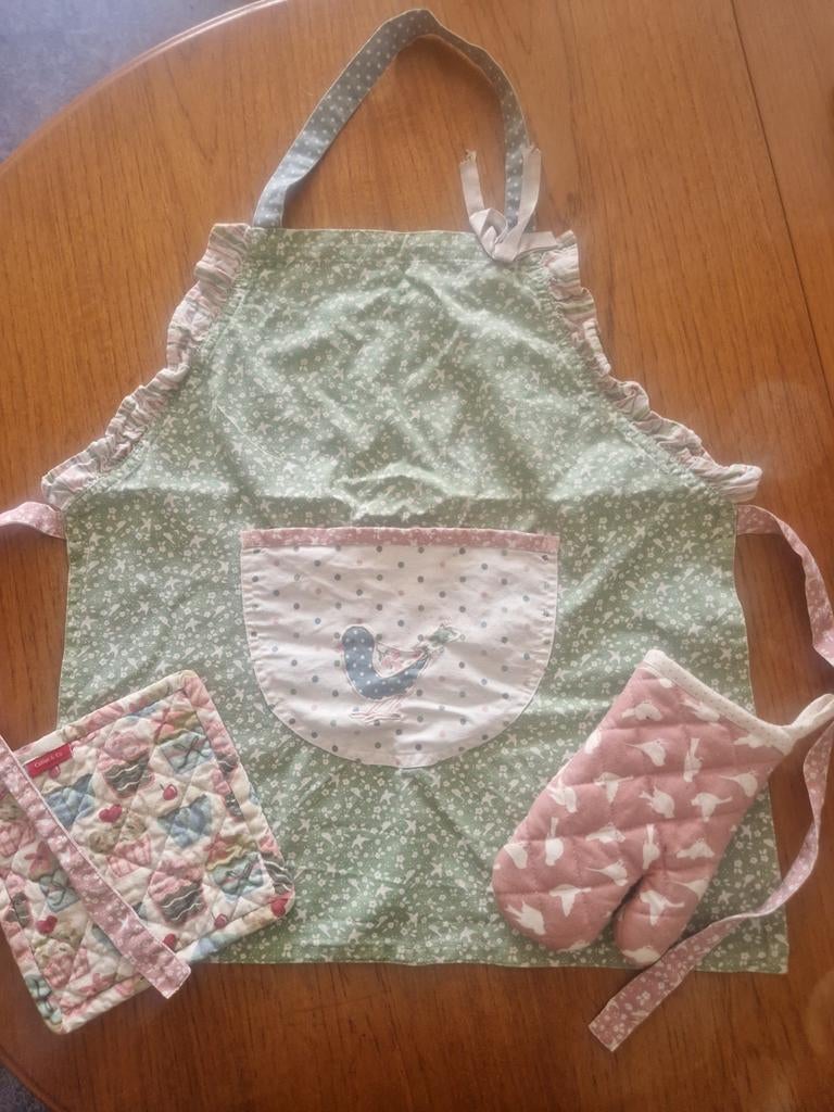 Kinderschort, keukenhandschoen en pannelap o.a. Clayre&Eef, Huis en Inrichting, Keuken | Textiel, Ophalen of Verzenden, Gebruikt