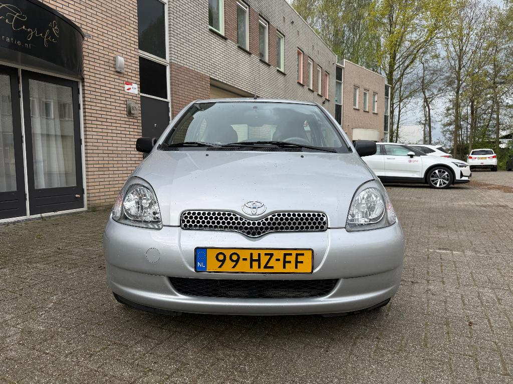 Toyota Yaris 1.3 16V 3DR AUT 2002 Grijs, 1299 cc, 31 €/maand, 4 cilinders, 400 kg