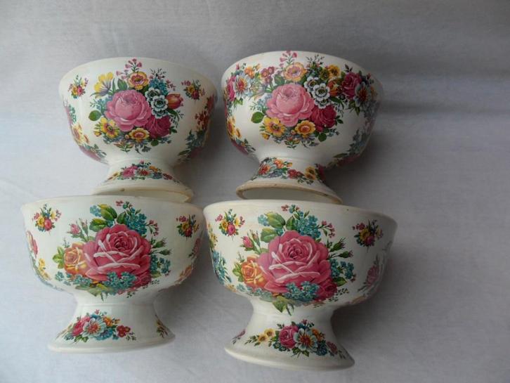 Bloempotjes op voet (4x), Tuin en Terras, Bloempotten, Gebruikt, Aardewerk, Binnen, Minder dan 40 cm, Minder dan 25 cm, Rond, Ophalen