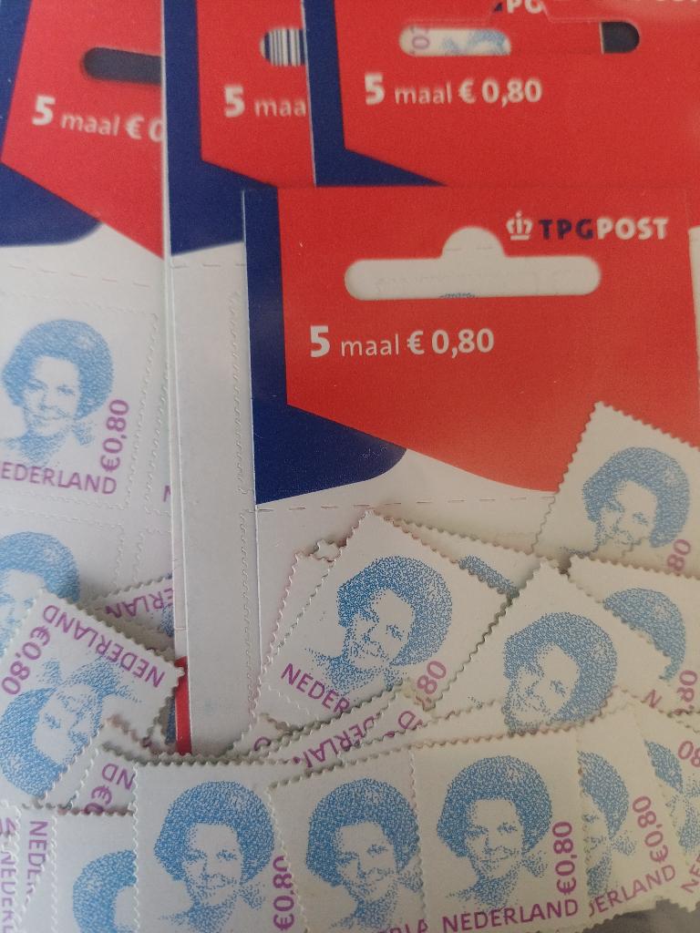 zakje met 100 postzegels € 0,80 met 50% korting nominaal, Ophalen of Verzenden, Na 1940, Postfris