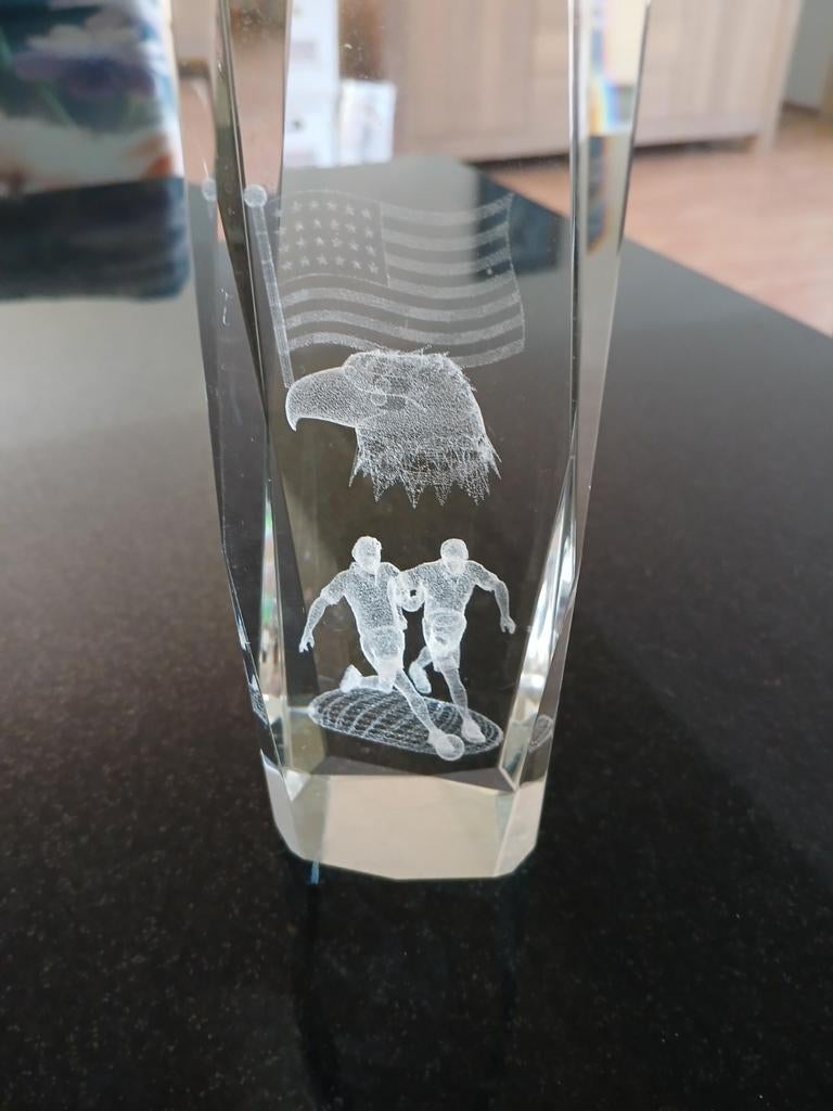 Kristallen Trofee met Amerikaanse Adelaar en Rugby Spelers o, Antiek en Kunst, Ophalen of Verzenden