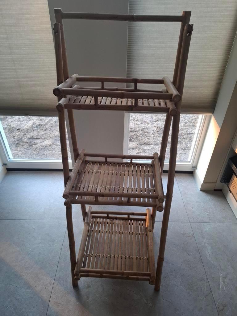 Rotan rek 3 lagen inklapbaar 1.50 meter hoog en 50 cm breed, Ophalen