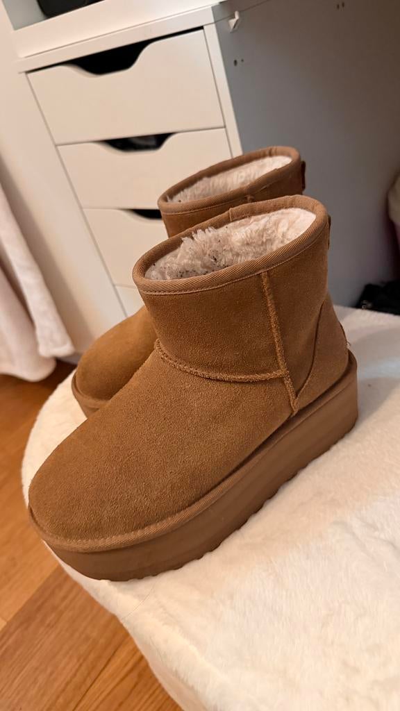 UGG platform, Ophalen of Verzenden, Zo goed als nieuw, Bruin