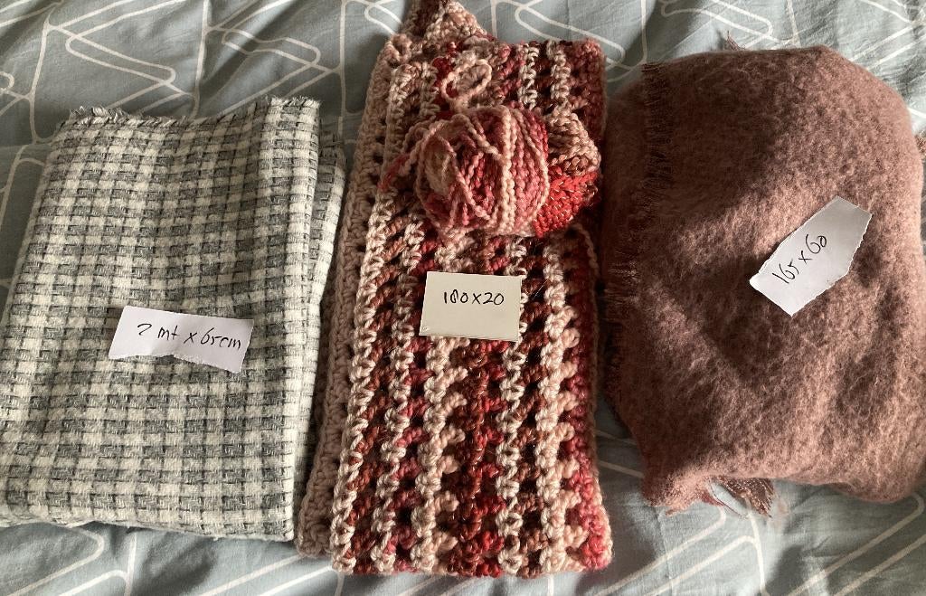 2 omsagdoeken en een sjaal.EEN PRIJS, Kleding | Dames, Bodywarmers, Ophalen of Verzenden, Nieuw, Maat 42/44 (L), Overige kleuren