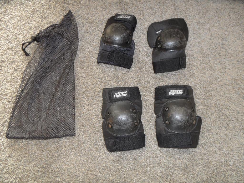 Set zwarte knie- en elleboogbeschermers, Kinderen en Baby's, Overige Kinderen en Baby's, Gebruikt, Ophalen of Verzenden