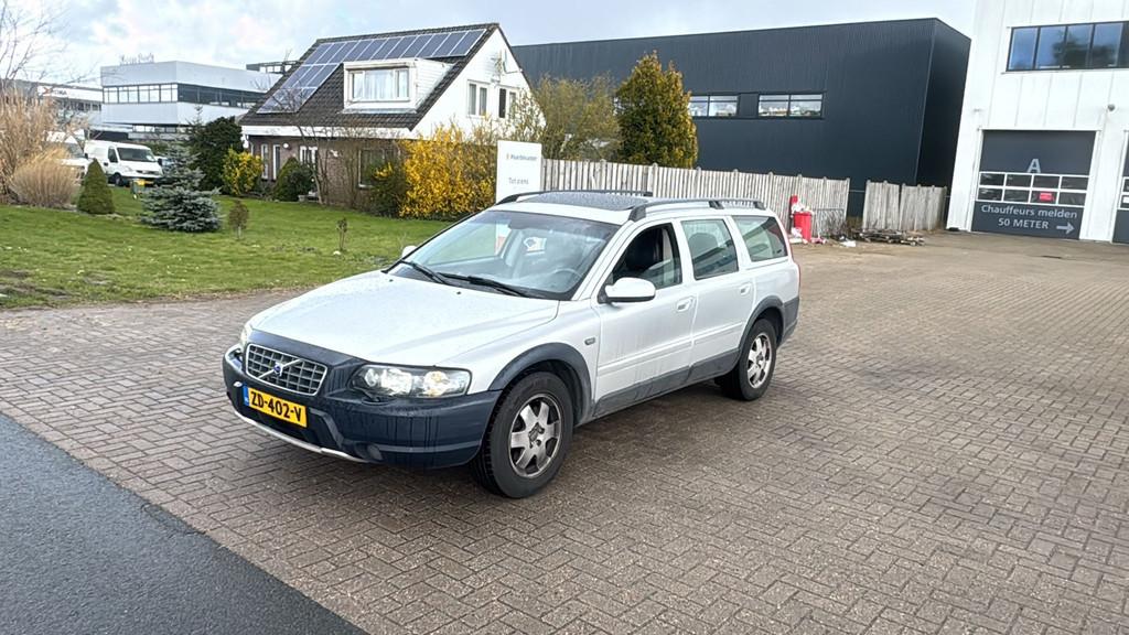 Volvo XC70 2.4 D5 Comfort Line AUTOMAAT GRIJS 2002, Automaat, Stoelverwarming, 197 €/maand, XC70