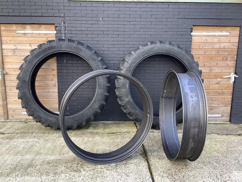 Bkt 340-85-48 met nieuwe 10-48 velgen.  12-34velgen kl.steek, Zakelijke goederen, Agrarisch | Onderdelen | Banden, Velgen en Assen