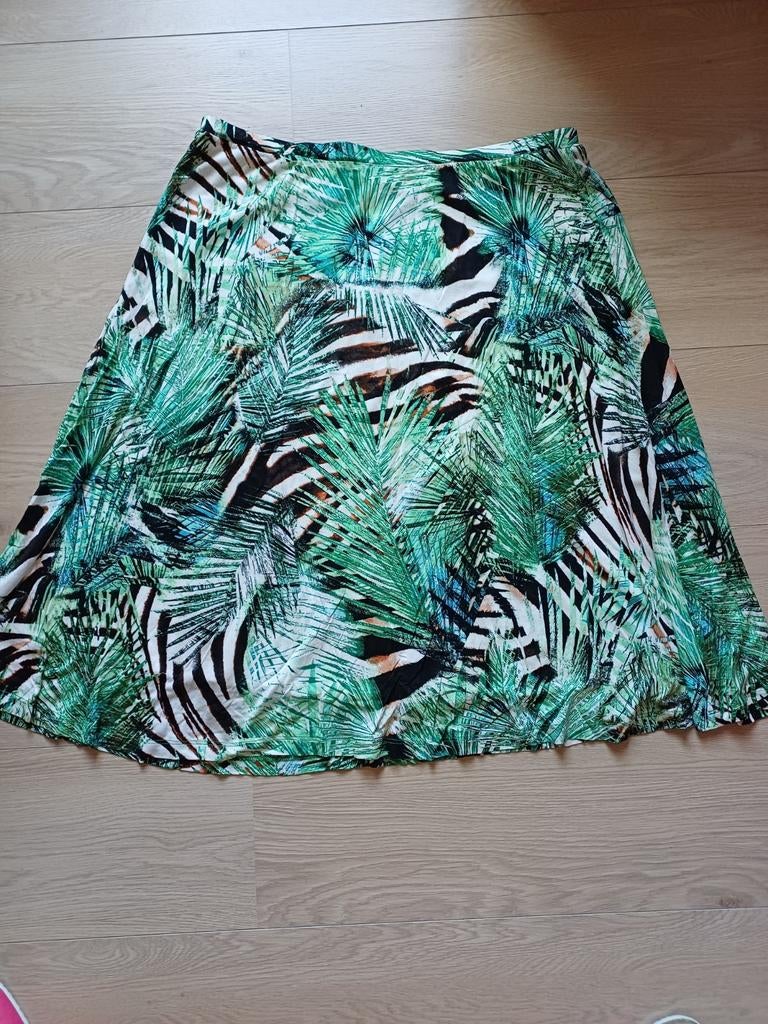 Kleurige rok, Ophalen of Verzenden, Zo goed als nieuw, Maat 42/44 (L), Onder de knie