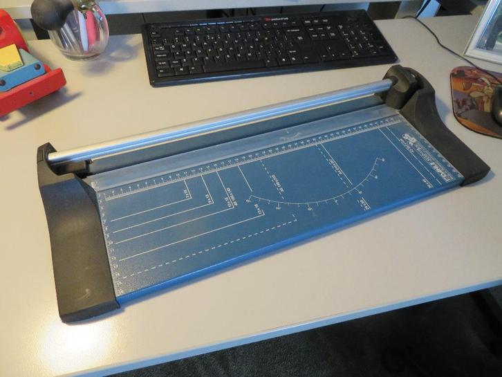 Rolsnijmachine ( Papiersnijer), Diversen, Bureau-accessoires, Zo goed als nieuw, Ophalen