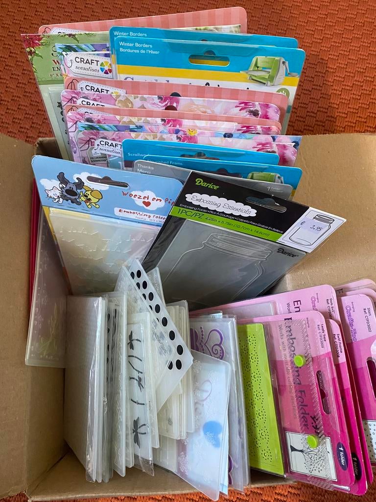 54 verschillende embossing mallen, Ophalen of Verzenden, Zo goed als nieuw, Overige thema's, Pons of Mal