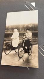 Oude originele fotokaart den haag wilhelmina juliana fiets, Verzamelen, Koninklijk Huis en Royalty, Ophalen of Verzenden, Zo goed als nieuw