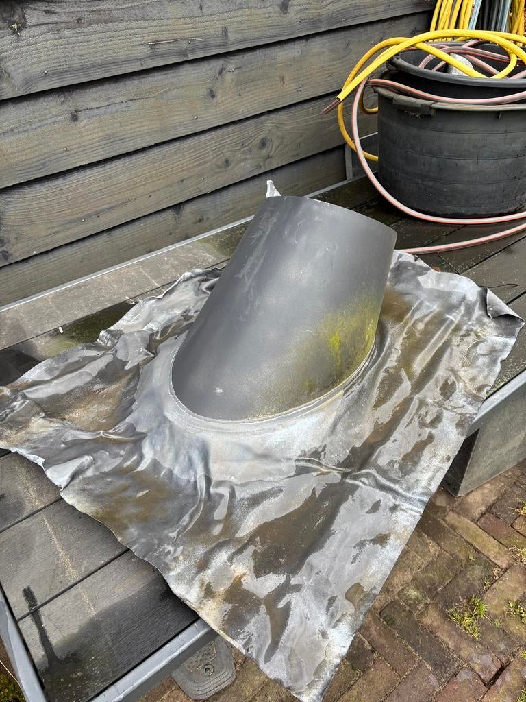 Hellend dakdoorvoor voor rookkanaal 250-300, Ophalen, Steen of Klei, Zo goed als nieuw, Minder dan 5 m²