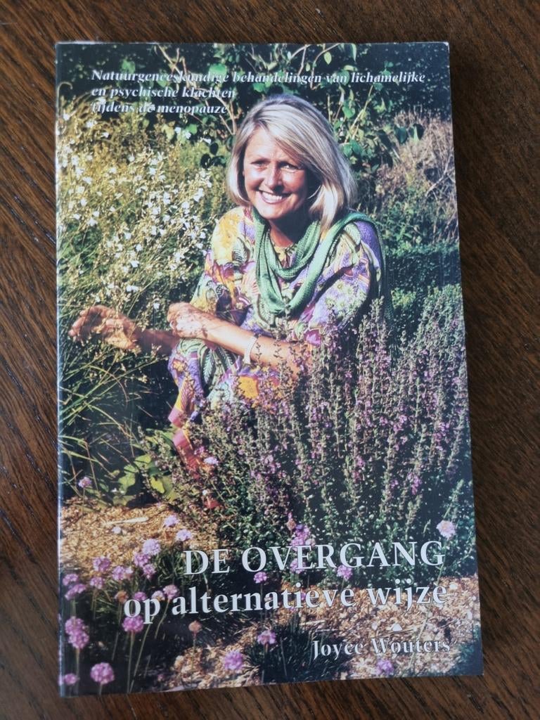 De Overgang op Alternatieve Wijze - Joyce Wouters, Ophalen of Verzenden, Gelezen