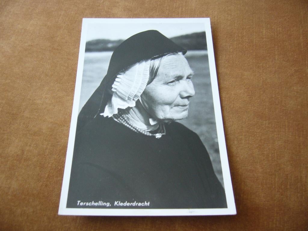 TERSCHELLING  =  KLEDERDRACHT, Ophalen of Verzenden, 1940 tot 1960, Gelopen, Waddeneilanden