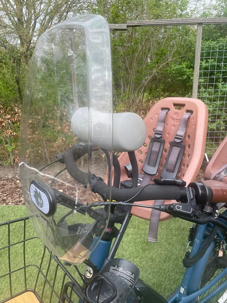 Yepp kinderstoeltje voorzitje met windscherm en slaaprol, Ophalen, Zo goed als nieuw