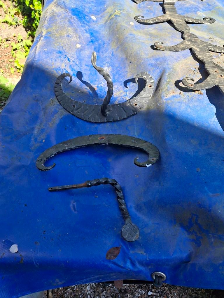 Set van 6 oude smeedijzeren schuurdeur scharnieren + klinken, Ophalen, Gebruikt, IJzer, Scharnier