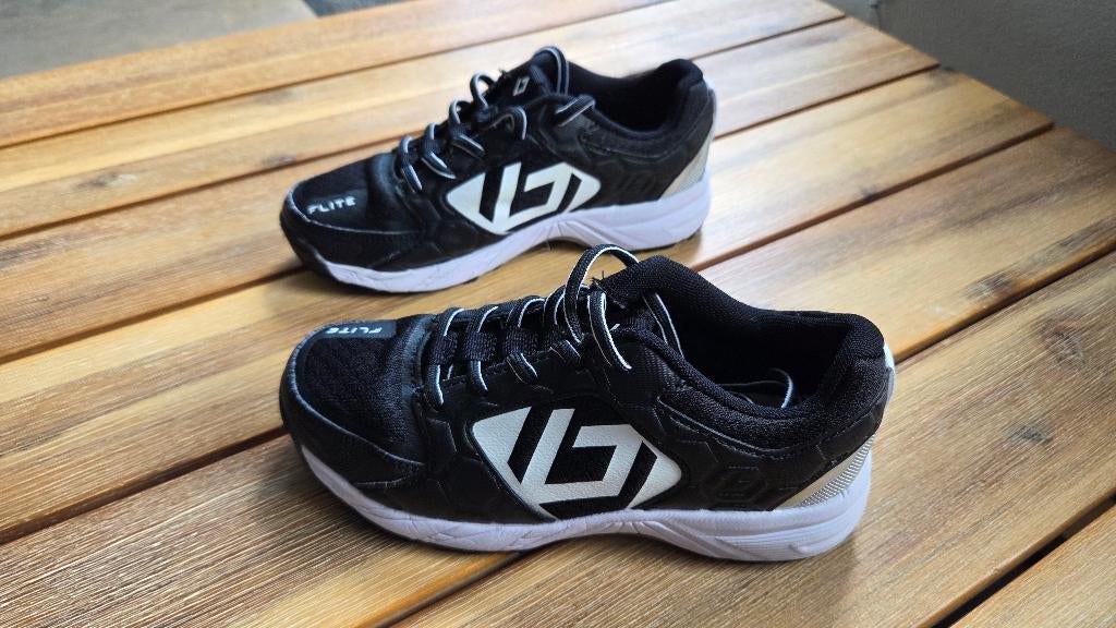 Brabo Flite - Hockey / korfbal schoenen (34), Ophalen of Verzenden, Zo goed als nieuw, Schoenen