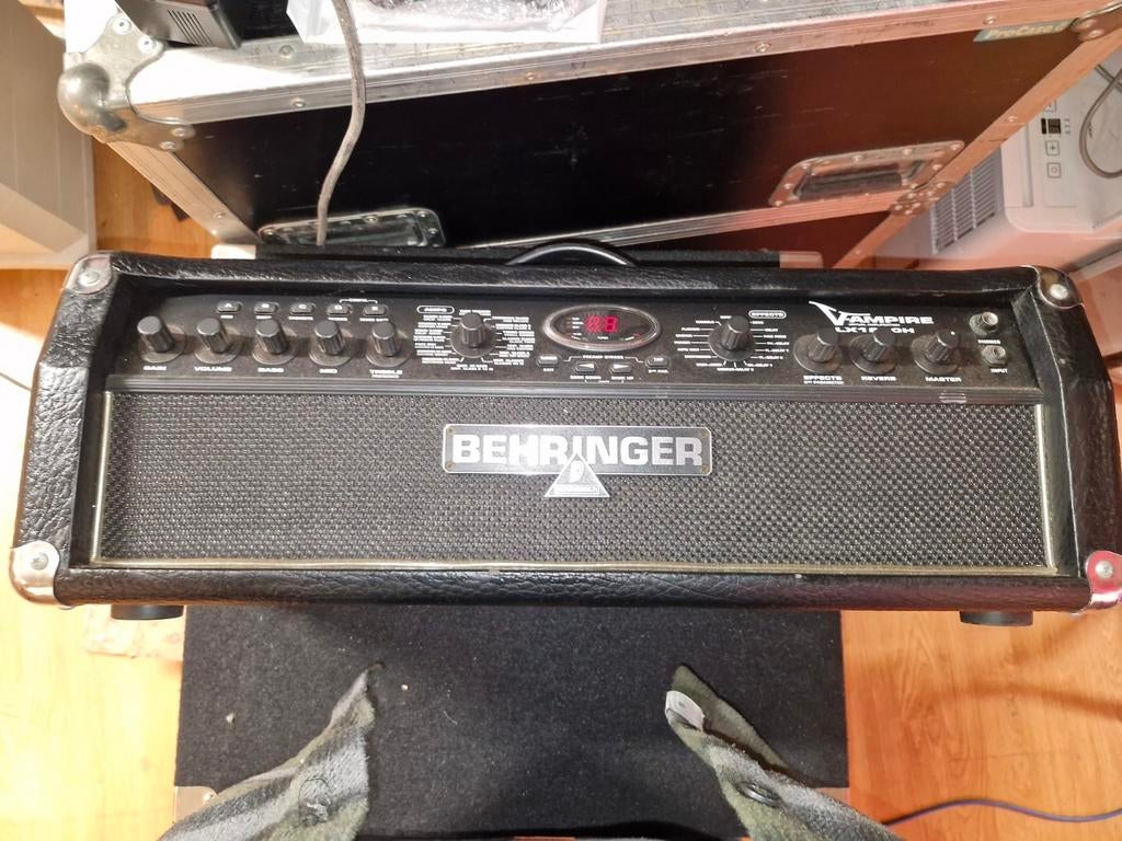 Behringer LX1200H V-Ampire gitaarversterker met 4x12 kast, Muziek en Instrumenten, Versterkers | Bas en Gitaar, Ophalen, Gebruikt