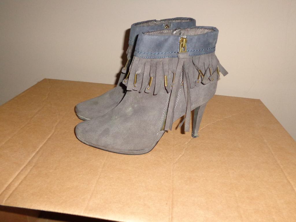 div schoenen/laarzen maat 41, Nikkie, Ugg, Michael Kors, Kleding | Dames, Schoenen, Ophalen of Verzenden, Zo goed als nieuw, Overige kleuren