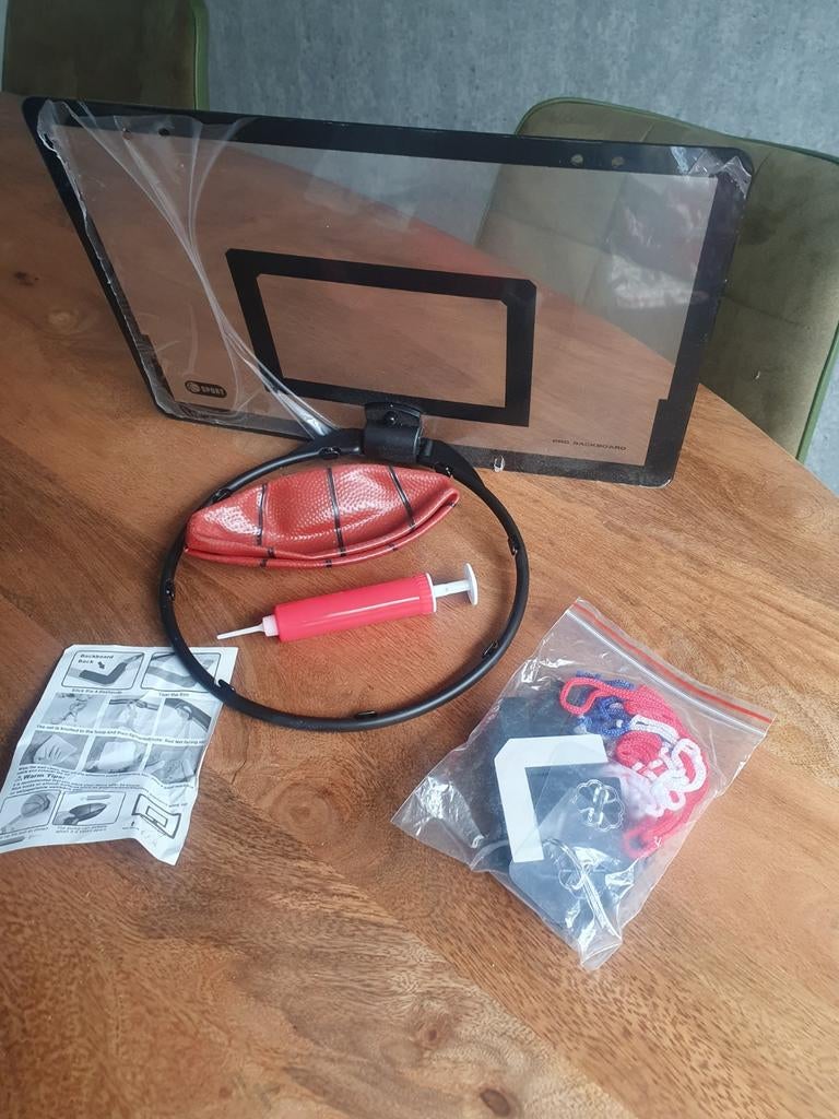 Nieuwe basketbal set, compleet met bal en pomp, Ophalen of Verzenden, Nieuw