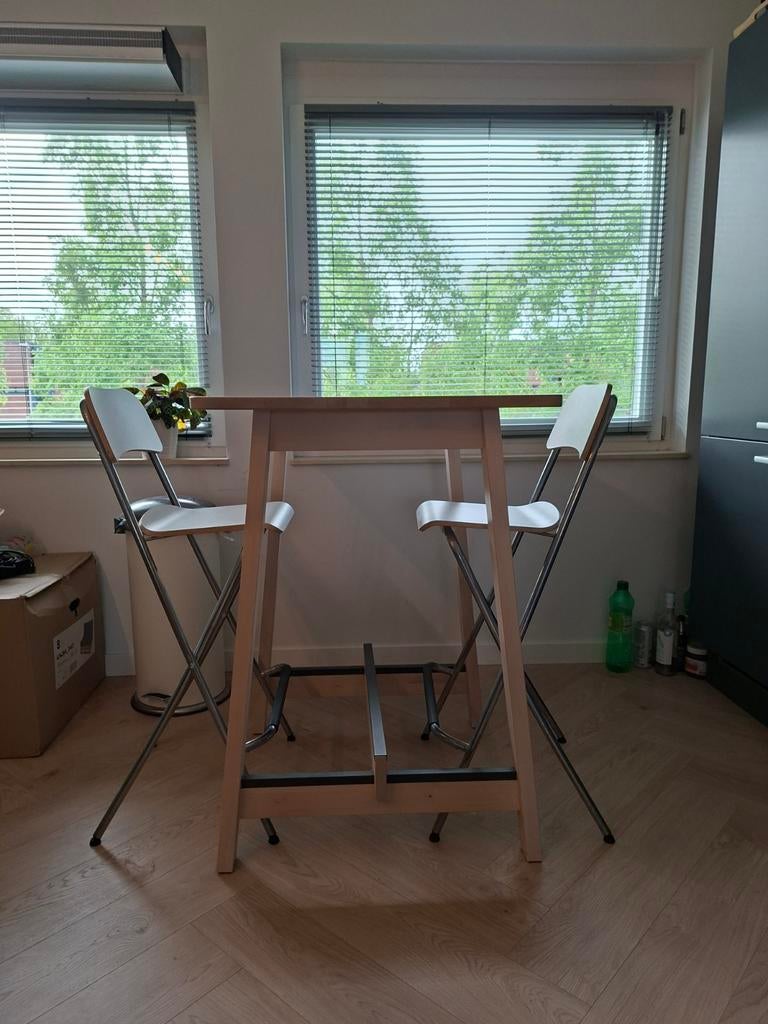 Hoge eettafel met twee barkrukken, Overige houtsoorten, Gebruikt, 50 tot 100 cm, Modern, Scandinavisch