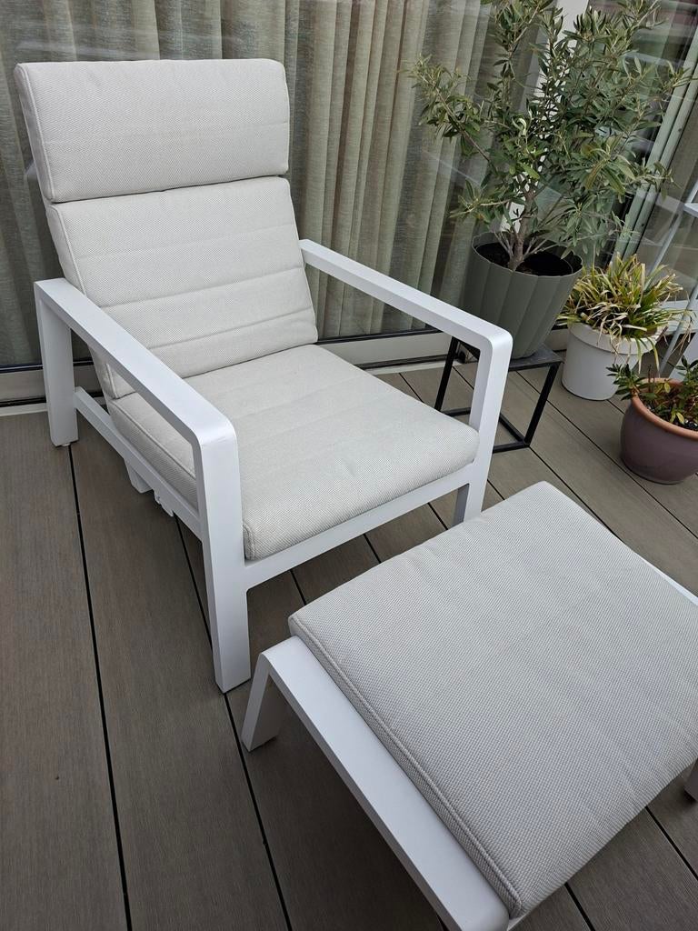 Loungestoel +voetenbank buiten, Tuin en Terras, Ophalen, Zo goed als nieuw, Aluminium, Verstelbaar