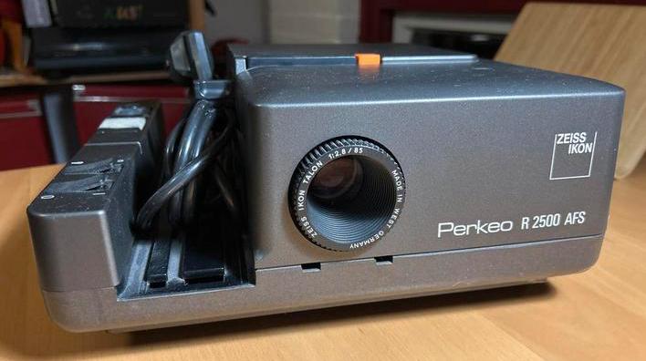 Zeiss Ikon Perkeo R 2500 AFS Diaprojector, Ophalen, Gebruikt