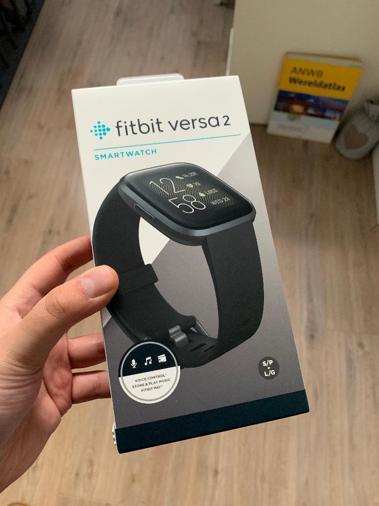 Fitbit Versa 2 Zwart Smartwatch (Nieuw), Sieraden, Tassen en Uiterlijk, Activity trackers, Zwart, Nieuw, Ophalen of Verzenden