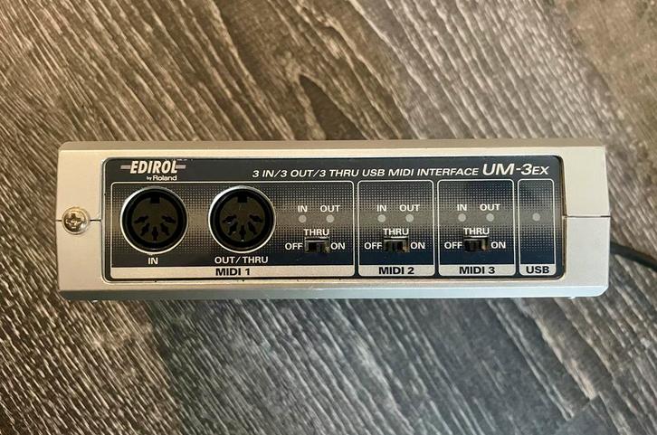 Edirol (Roland) UM-3ex USB midi interface, Muziek en Instrumenten, Midi-apparatuur, Zo goed als nieuw, Ophalen of Verzenden