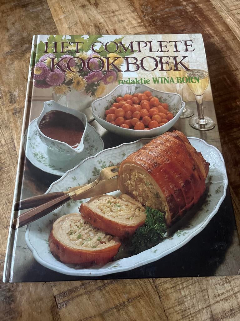 Compleet Kookboek - Wina Born, Boeken, Kookboeken, Voorgerechten en Soepen, Ophalen of Verzenden, Zo goed als nieuw, Europa