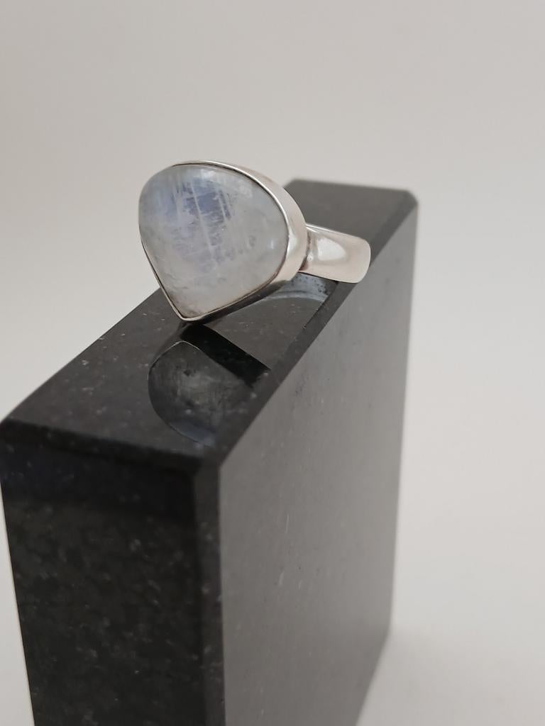 Zilveren ring met maansteen - Maat 18.4, Sieraden, Tassen en Uiterlijk, Ringen, Ophalen of Verzenden