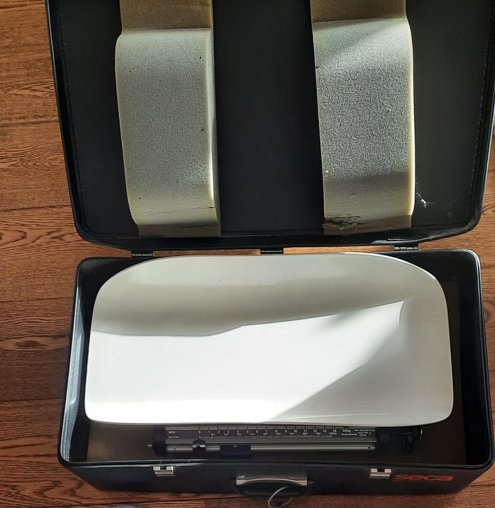 Baby-weegschaal in koffer, Kinderen en Baby's, Badjes en Verzorging, Ophalen, Zo goed als nieuw, Overige typen, Standaard