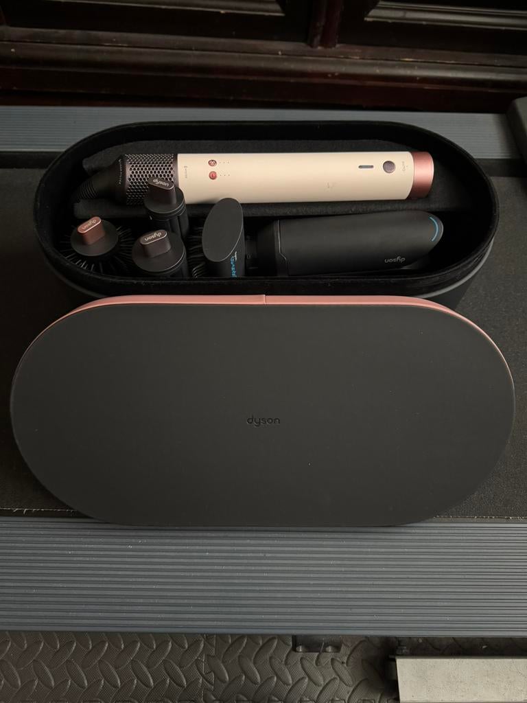 Dyson airwrap Co Anda 2X nieuw, Sieraden, Tassen en Uiterlijk, Uiterlijk | Haarverzorging, Ophalen of Verzenden, Nieuw, Föhn of Haardroger