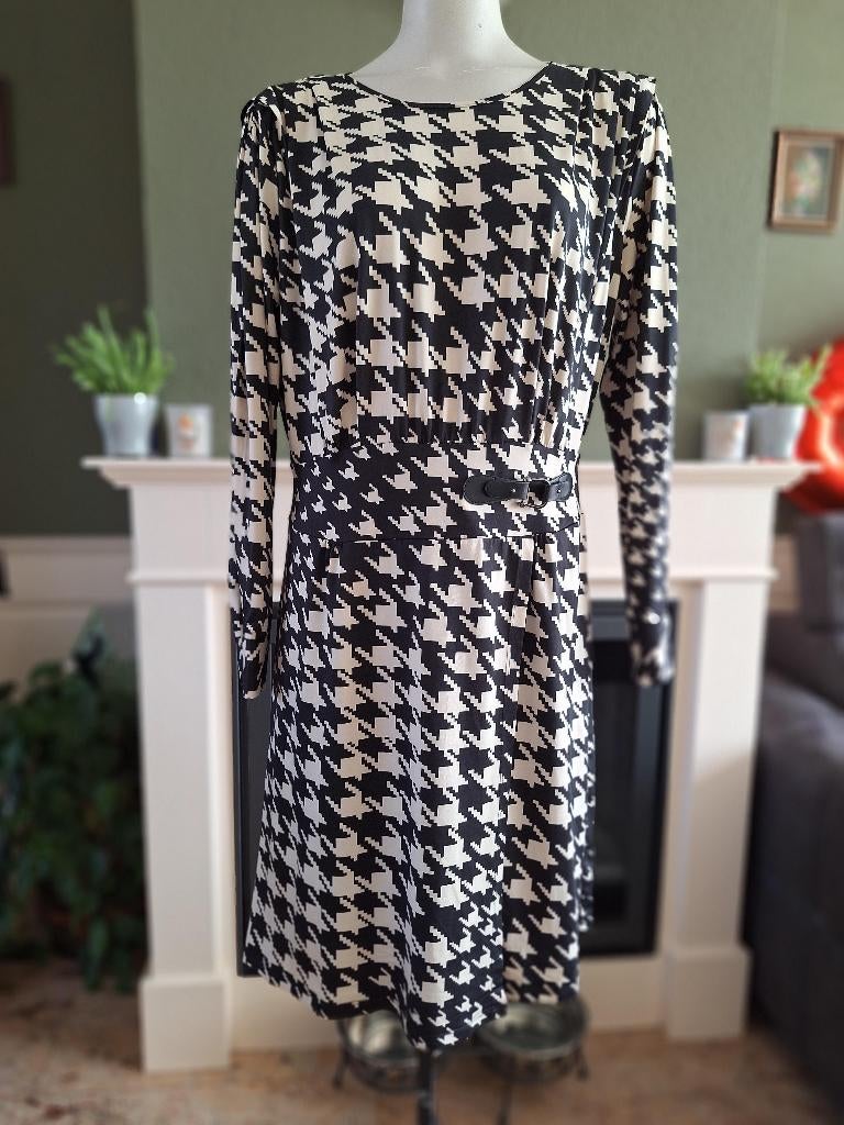 K-Design K Design crème zwart riem jurk M 38, Kleding | Dames, Maat 38/40 (M), K-design, Verzenden, Zwart