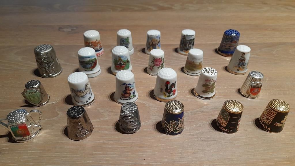 Verzameling vingerhoedjes, Verzamelen, Vingerhoedjes, Ophalen of Verzenden, Zo goed als nieuw, Reliëf