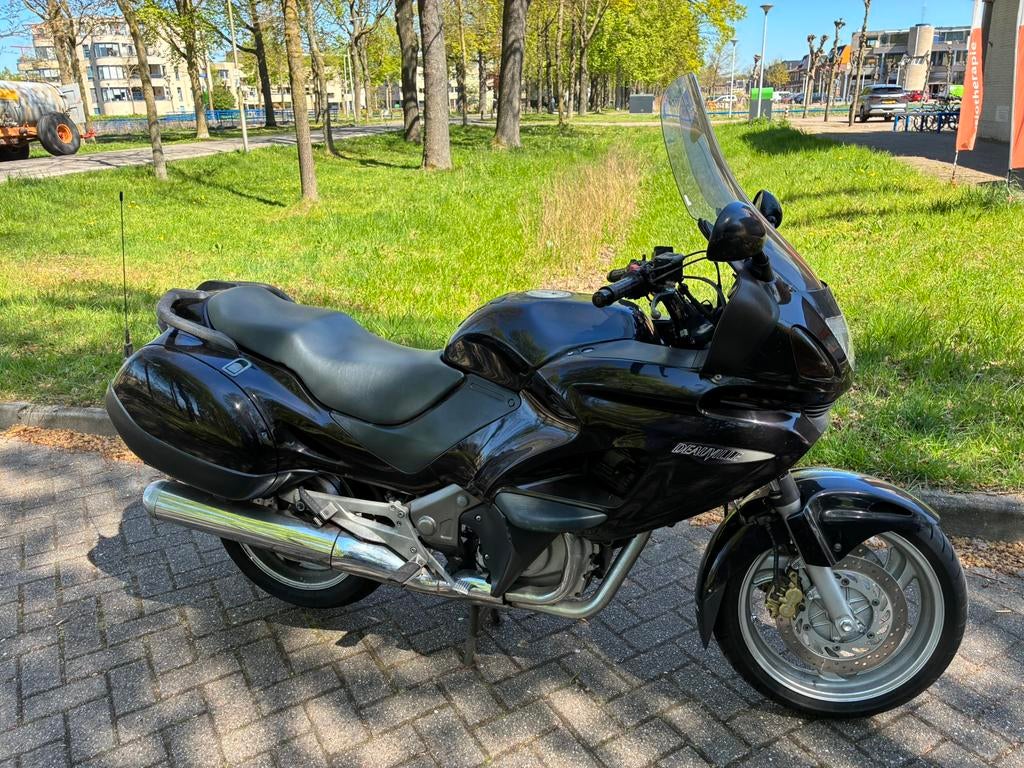 Honda Deauville NT650 V, 2 cilinders, Cardan-aandrijving, Particulier, Meer dan 35 kW