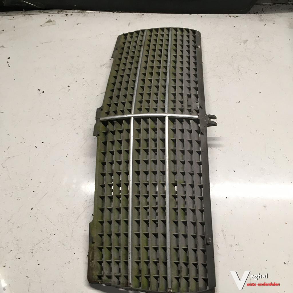 Mercedes W201 1987   Binnen Grille    201 888 0223 ( Locatie, Gebruikt, -, -, Ophalen of Verzenden
