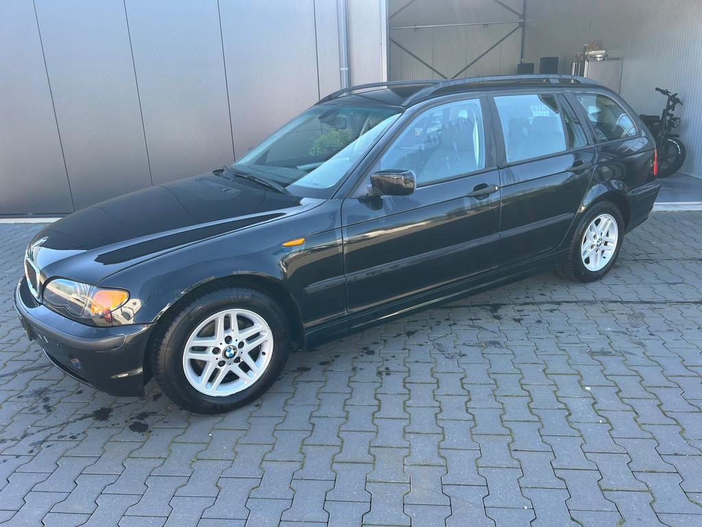 BMW 3-serie Touring 318d Executive, Zwart, 4 cilinders, 116 pk, Zwart