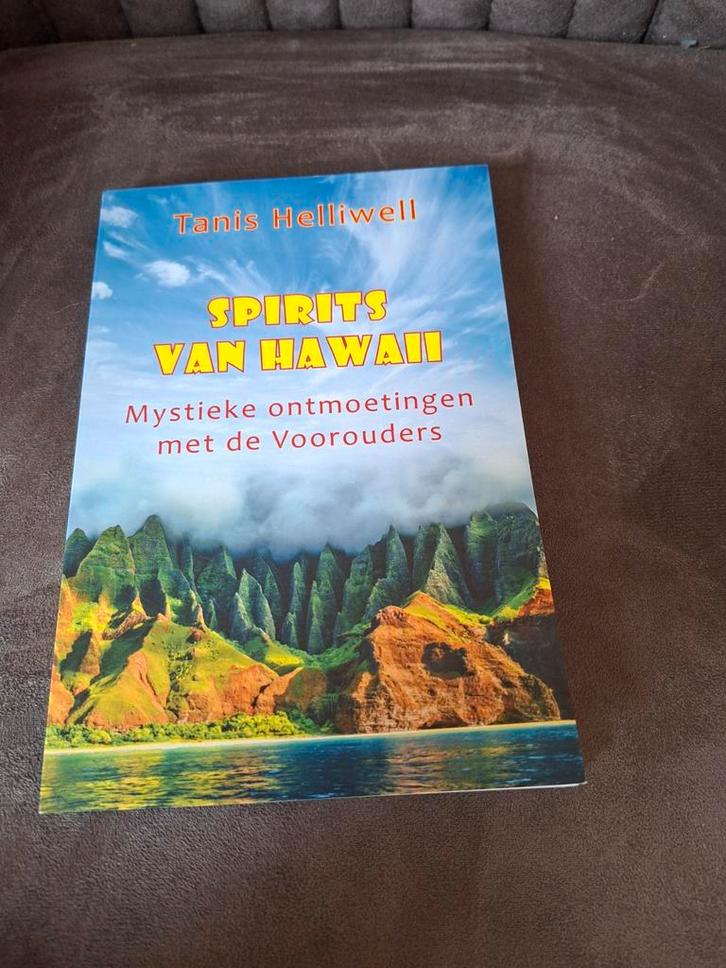 Spirits van Hawaii: Mystieke ontmoetingen met Voorouders, Boeken, Esoterie en Spiritualiteit, Zo goed als nieuw, Verhaal of Roman