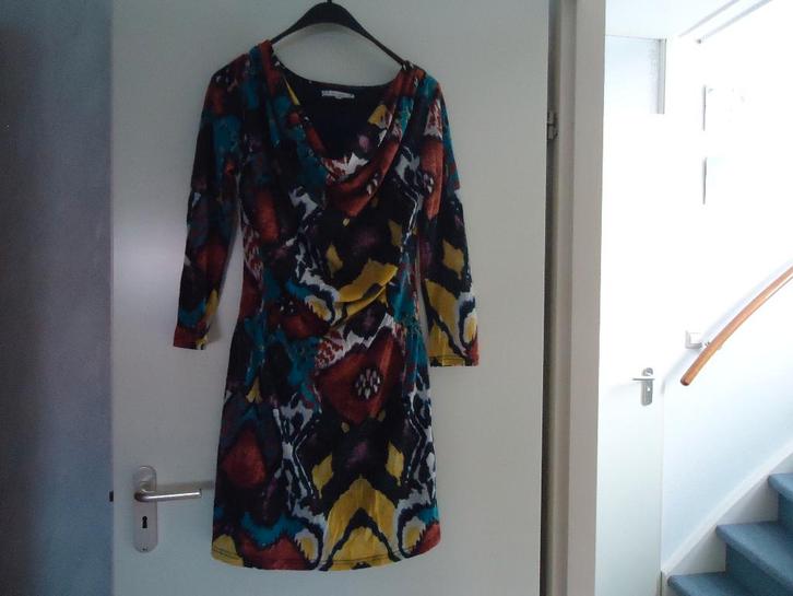 superkleurrijke Vega's jurk in aardetinten - maat M, Kleding | Dames, Jurken, Gedragen, Maat 38/40 (M), Overige kleuren, Onder de knie