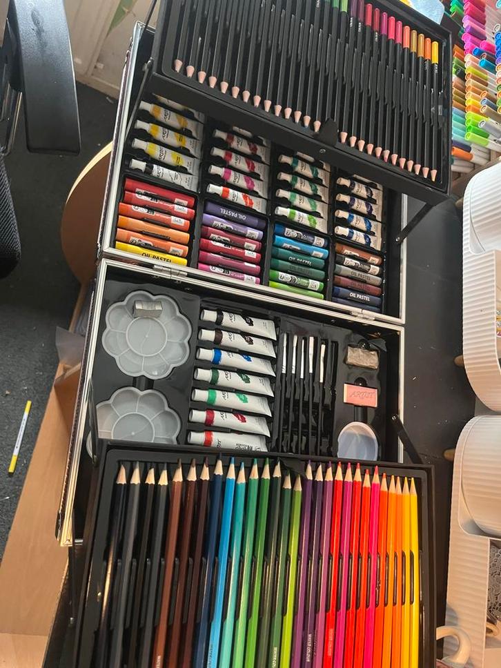 Uitgebreide Teken- en Schilderset in Koffer, Hobby en Vrije tijd, Schilderen, Zo goed als nieuw, Overige typen, Ophalen of Verzenden